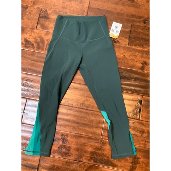 Lululemon Green Cropped Capri Athletic Pants, Size 4 - Picture 1 of 4
